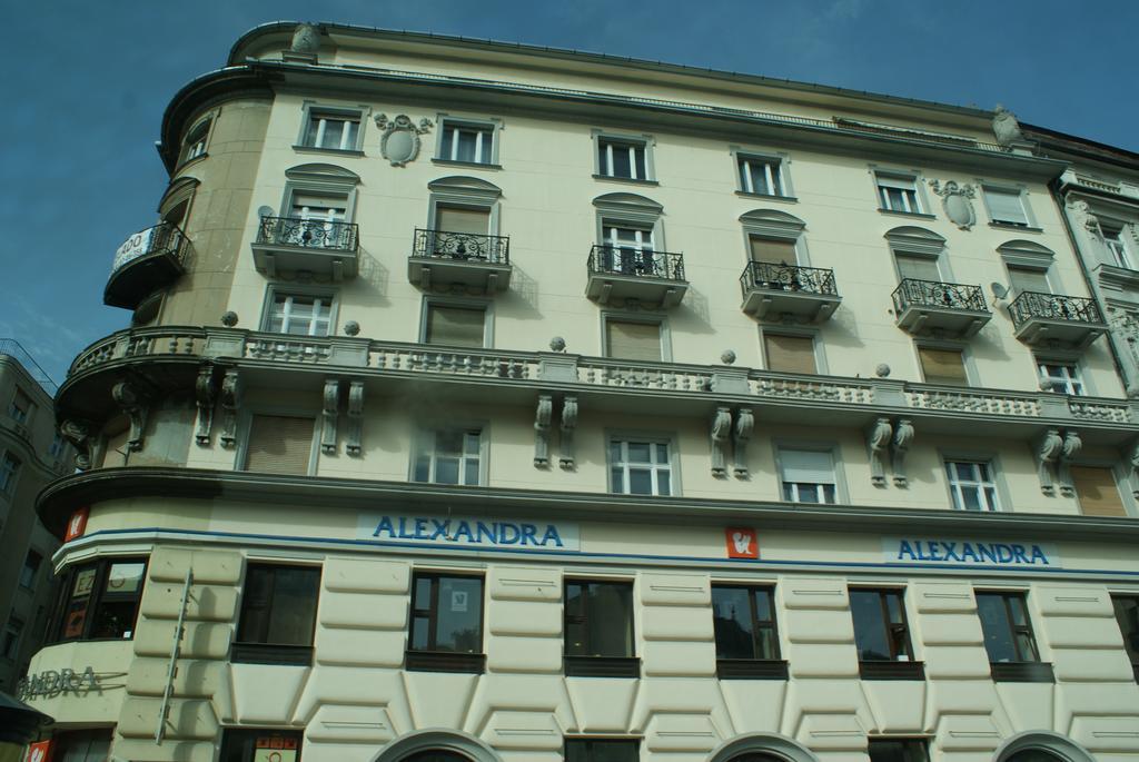Budapest Holidays Fashion Exterior photo
